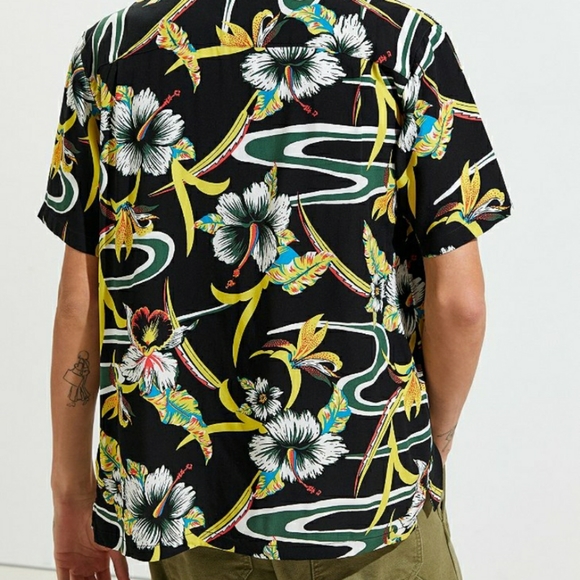 New Urban Outfitters Tropical Rayon Short Sleeve Button-Down Shirt - Picture 4 of 6